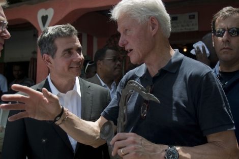 Bill Clinton en Puerto Prncipe.