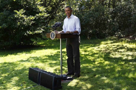 Obama habla del huracán 'Irene' durante sus vacaciones en Martha's Vineyard. | Reuters