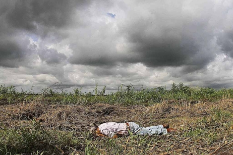 Vista del cuerpo de Humberto Milln en un campo a las afueras de Culiacan. | AFP
