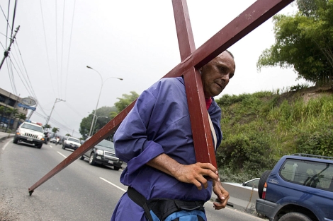 Jos Gregorio Luque llega a Caracas con la cruz a cuestas. | Efe