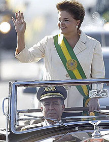 Dilma durante el desfile. | Reuters