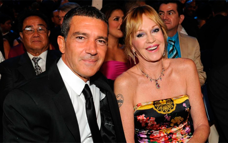 Antonio Banderas y su mujer, Melanie Griffith, en la ceremonia. | Afp