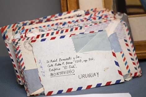 Venden cartas personales de Mario Benedetti en una subasta por   dólares | portada 