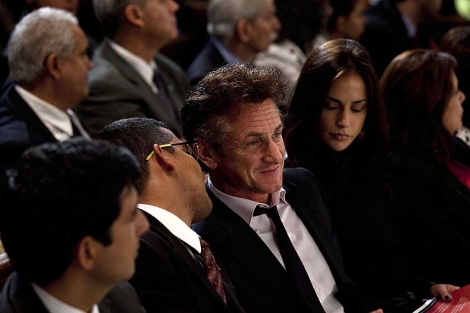 Sean Penn participa en la misa por la salud de Hugo Chvez en Nueva York. | AP