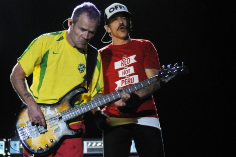 El cantante Anthony Kiedis junto al bajista Michael 'Flea'. | Afp
