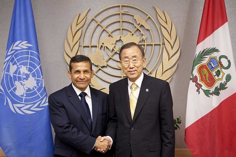 Humala saluda al secretario de la ONU, Ban Ki-moon, en Nueva York. | AP
