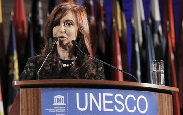 La presidenta Cristina Fernndez se dirige a la Asamblea de la UNESCO en Pars. | AP
