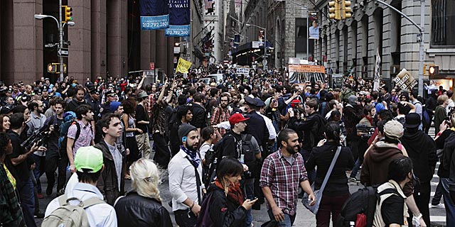 Cientos de manifestantes durante la concentracin del viernes en Wall Street. | Reuters