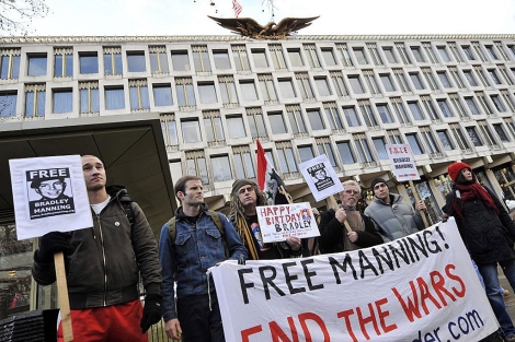 Varias personas piden en Londres la liberacin del soldado Manning . | Efe