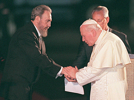 Fidel Castro y el Papa Juan Pablo II, en la visita de este litmo a Cuba en 1998. | Efe