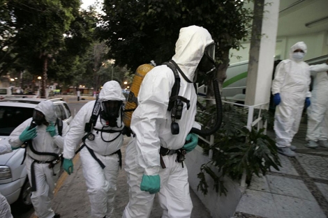 Forenses llegan al hospital de Guadalajara para analizar los cuerpos. | Reuters