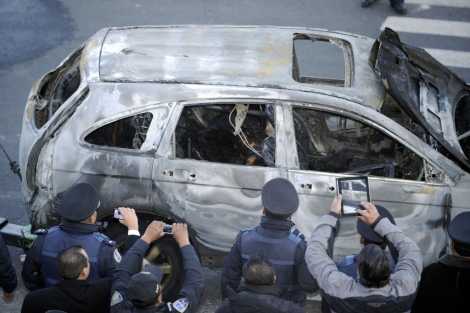 El coche donde han aparecido dos cadveres decapitados. | Reuters
