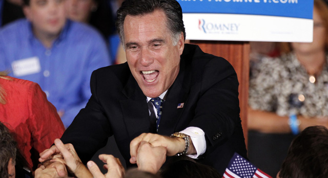 Mitt Romney saluda a sus partidarios en Florida. | Reuters