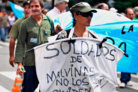 Soldados argentinos piden un reconocimiento como combatientes de las Malvinas. | Efe