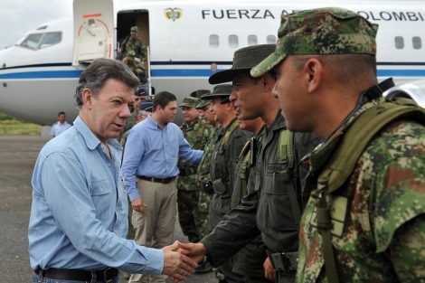 Santos a su llegada a Arauca para hablar con los soldados.| Reuters