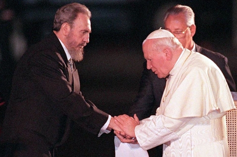 Encuentro entre Fidel Castro y Juan Pablo II en 1998. | Ap