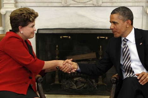 Dilma y Obama se dan la mano tras la reunin en el Despacho Oval. | Reuters