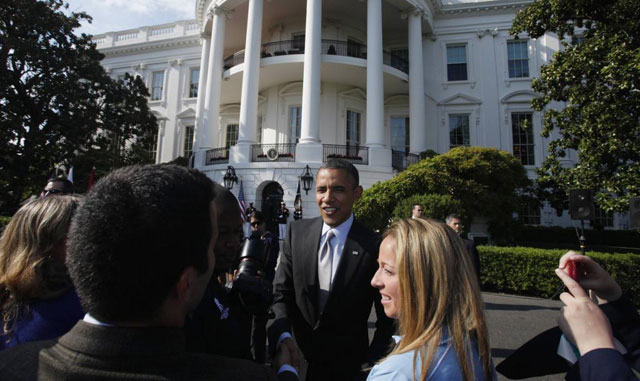 Barack Obama departe en la Casa Blanca.| Reuters