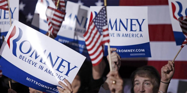 Seguidores de Mitt Romney muestran carteles de apoyo a su candidato. | Reuters