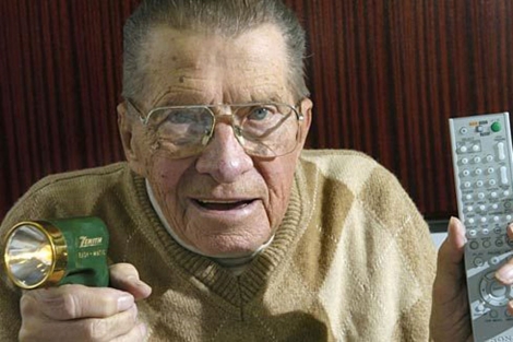 Un pan Burlas Fraternidad Fallece Eugene Polley, el inventor del primer mando a distancia | Estados  Unidos | elmundo.es