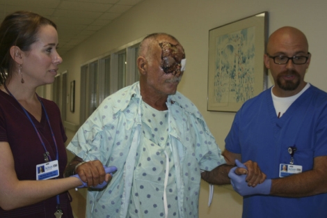 Ronald Poppo, la vctima del 'canbal de Miami' en el hospital. | Reuters
