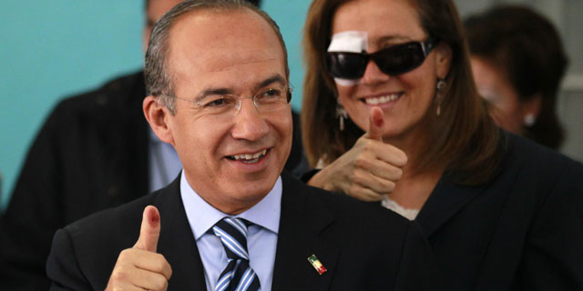 El presidente de México, Felipe Calderón, después de votar. | Reuters