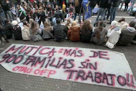 Los trabajadore de Pluna durante una protesta el pasado da 6 en Montevideo. | Efe