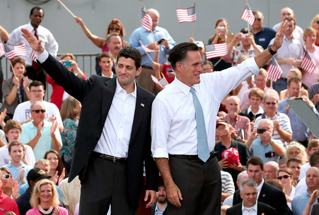 Romney (dcha.) y Ryan (izqda.), tras el acto. | Afp