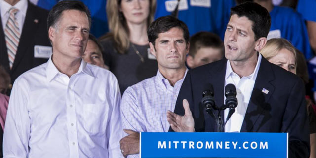 Paul Ryan (d) y Mitt Romney (i) en un acto conjunto en Manassas, Virginia. | Afp
