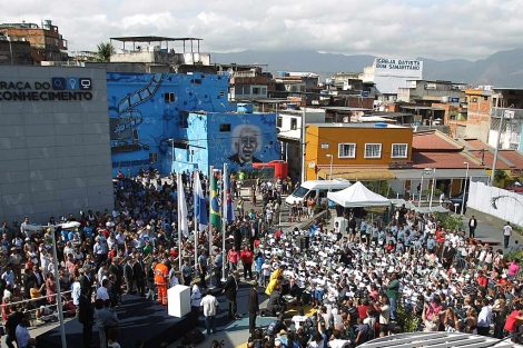 Acto olmpico celebrado en el Complejo de Favelas de Alemo. | Efe