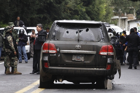 Imagen del coche en el que viajaban los norteamericanos. | Reuters