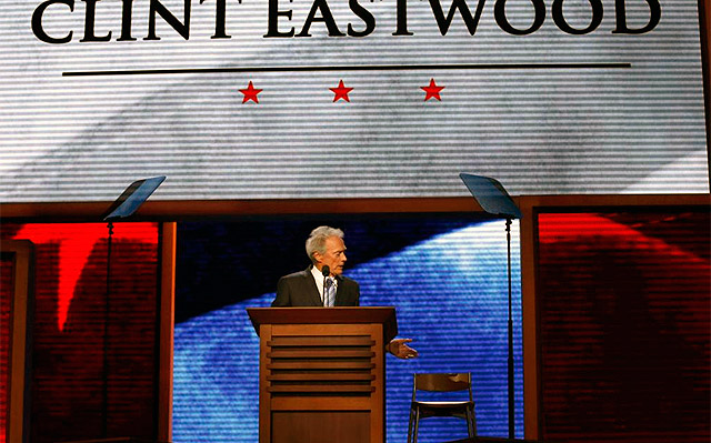 Clin Eastwood, en un momento de su dilogo con la silla. | Reuters