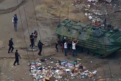 Varios detenidos en la favela de Manguinhos. | O Globo