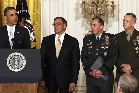 De izquierda a derecha, Barack Obama, Leon Panetta, David Petraeus y John Allen. | Reuters