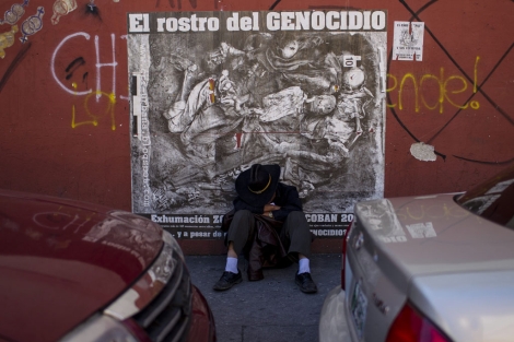 Cartel contra el genocidio en Ciudad de Guatemala. | Efe
