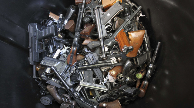 Imagen de algunas de las armas recogidas en Los ngeles. | Reuters