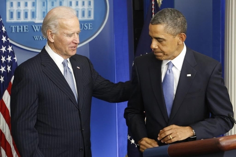 Biden y Obama, tras su comparecencia. | Reuters