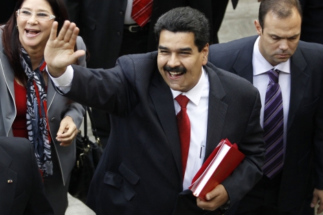 El vicepresidente de Venezula, Nicols Maduro, saluda en el Parlamento. | Reuters