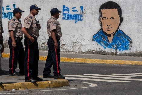 Pintadas de apoyo a Chvez en los alrededores del Tribunal Supremo, en Caracas. | Efe