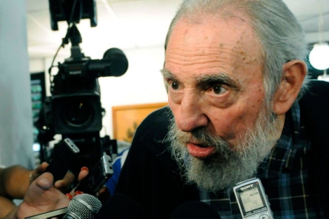 Fidel Castro, dirigiéndose a los medios tras acudir a votar en La Habana. | Reuters