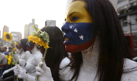 Jvenes estudiantes protestan en Caracas para pedir ms transparencia. | Reuters