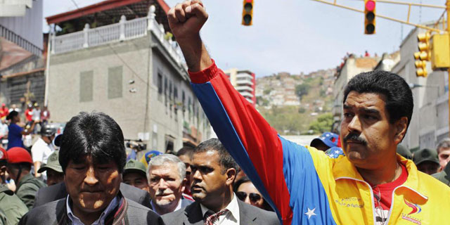 Maduro junto a Evo Morales en el cortejo fúnebre.| Reuters