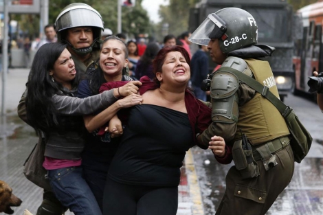 Altercado entre la polica y los manifestantes.| Reuters