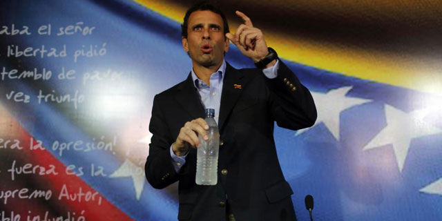 Henrique Capriles se dirige a los medios.| Reuters