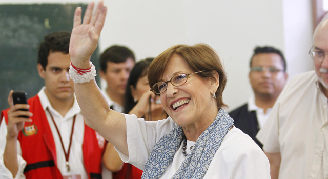 La alcaldesa de Lima, Susana Villarn, tras votar en el referndum. | Reuters