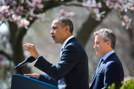 Barack Obama acompaado por el director de la Oficina de Gestin y Presupuesto. | Efe