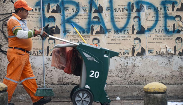 Varias pintadas de fraude en las calles de Caracas.| Afp