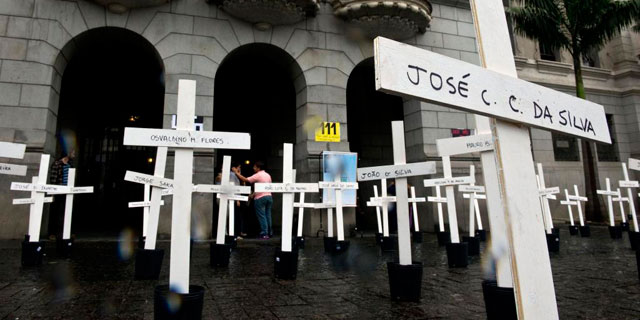Homenaje a las vctimas de Carandir frente a la Facultad de Derecho de la Universidad de Sao Paulo. | Afp