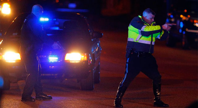 Policas de Boston durante la persecucin de los hermanos Tsarnaev. | Reuters