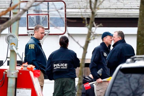 La polica y el FBI durante las investigaciones del atentado.| Afp